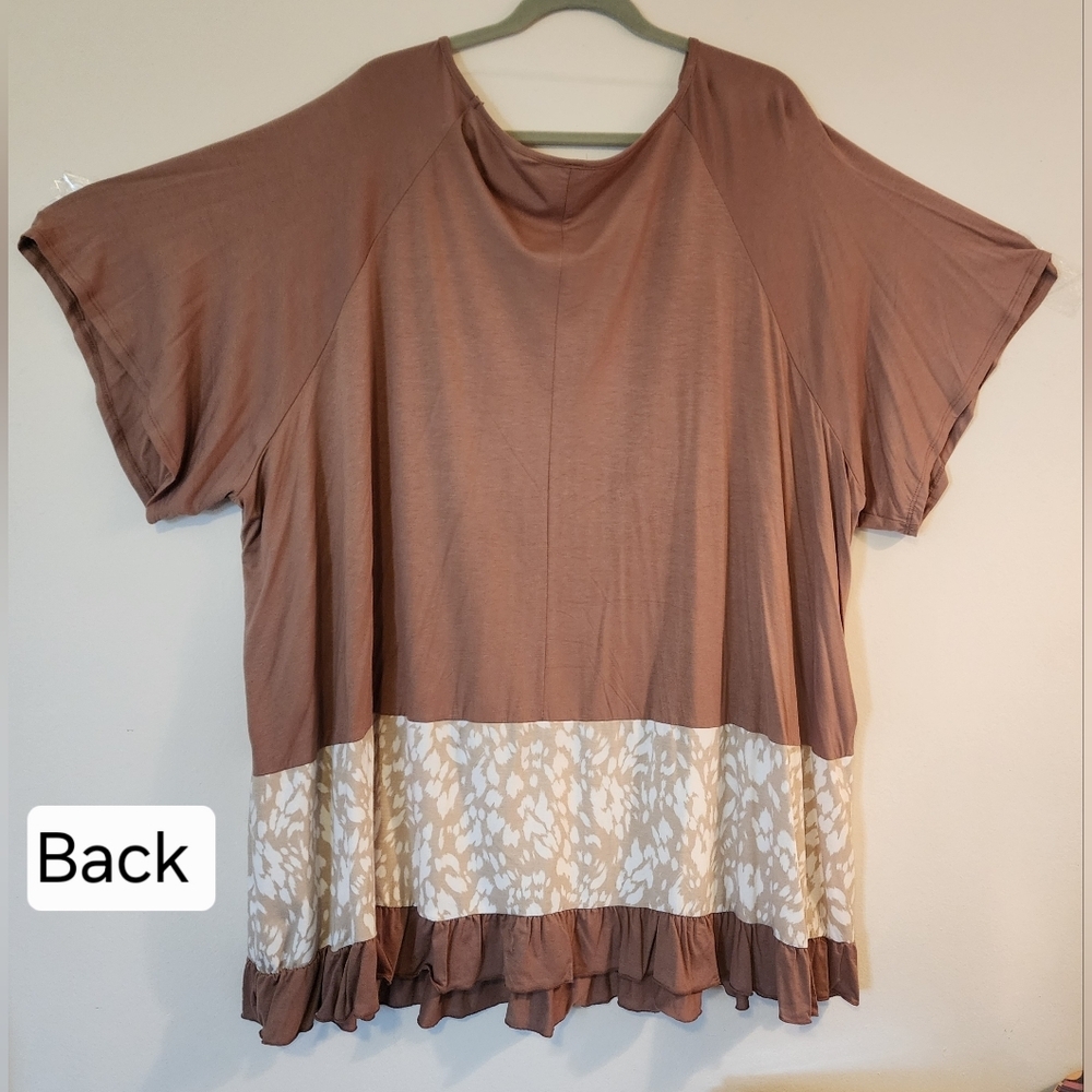 WOMEN'S PLUS SIZE 6X ANIMAL PRINT RUFFLED HEM TOP, NWOT - Picture 2 of 12